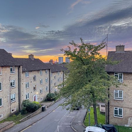 Beautiful 3-Bed Apartment At Swiss Cottage London Bagian luar foto