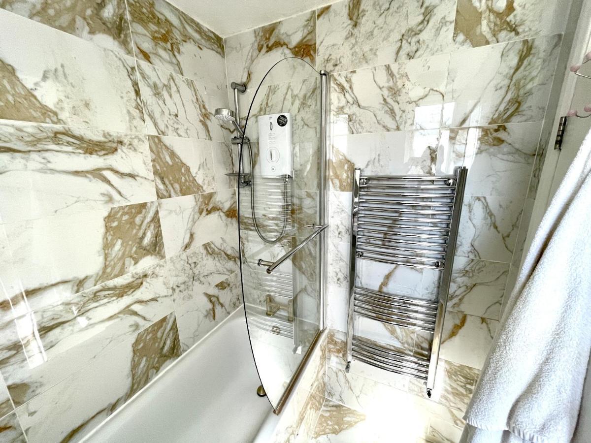 Beautiful 3-Bed Apartment At Swiss Cottage London Bagian luar foto