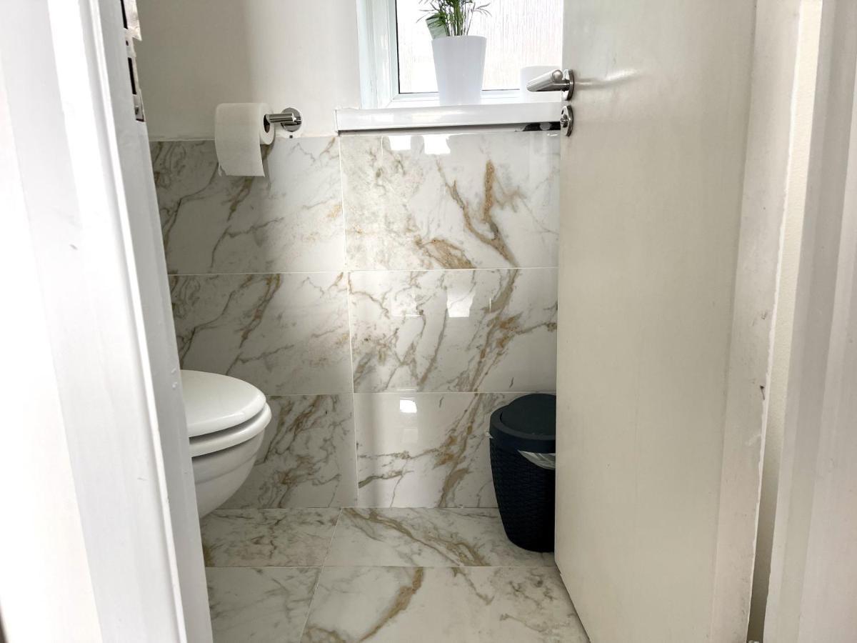 Beautiful 3-Bed Apartment At Swiss Cottage London Bagian luar foto