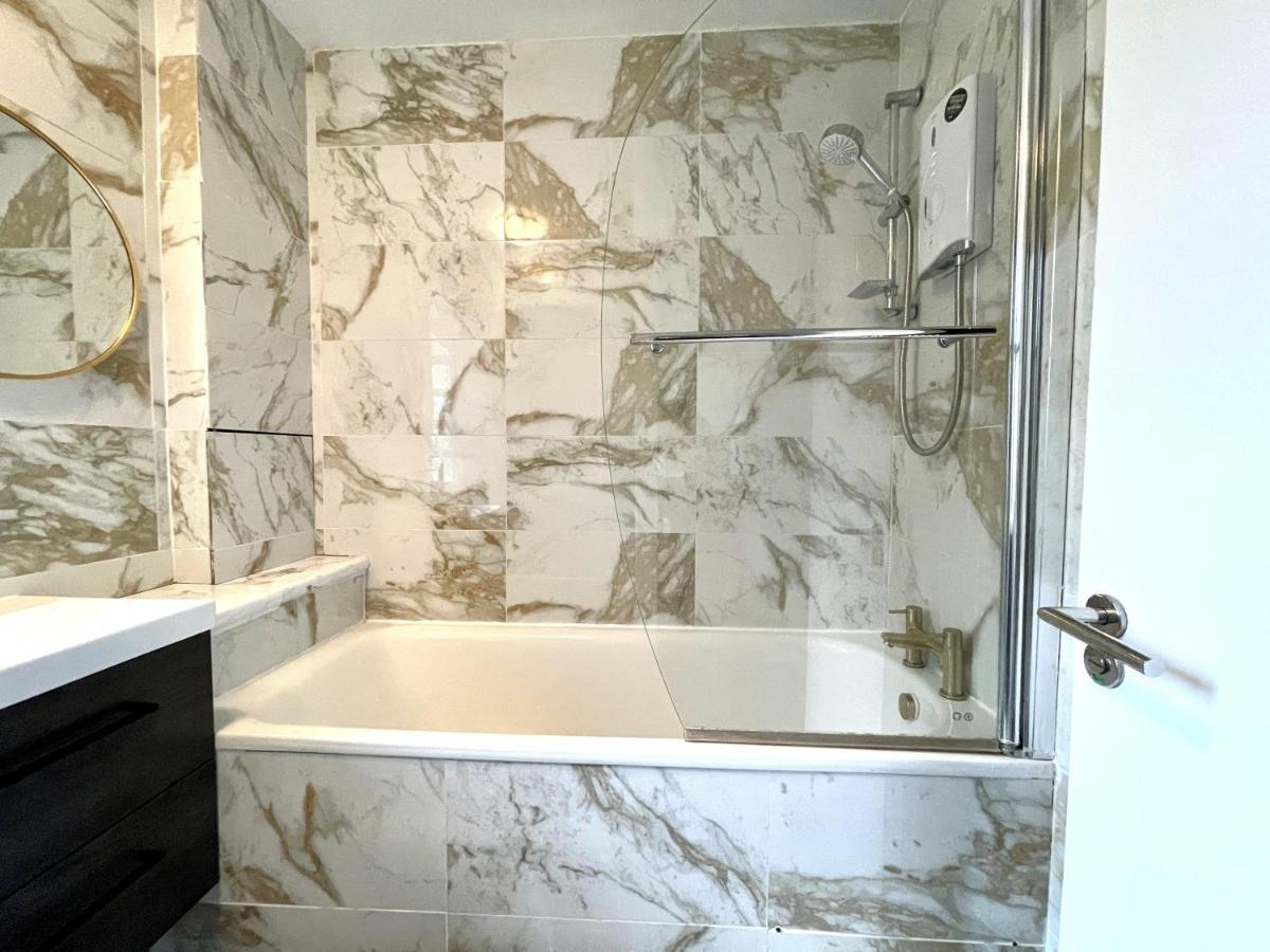Beautiful 3-Bed Apartment At Swiss Cottage London Bagian luar foto