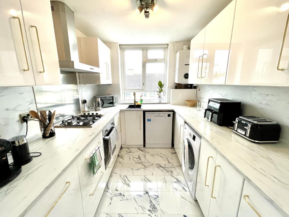 Beautiful 3-Bed Apartment At Swiss Cottage London Bagian luar foto
