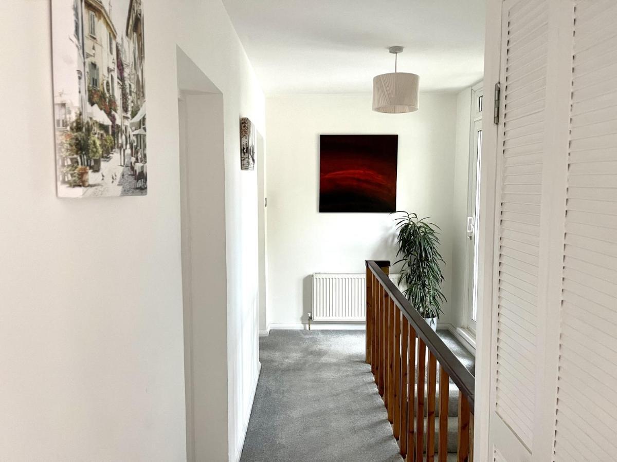Beautiful 3-Bed Apartment At Swiss Cottage London Bagian luar foto