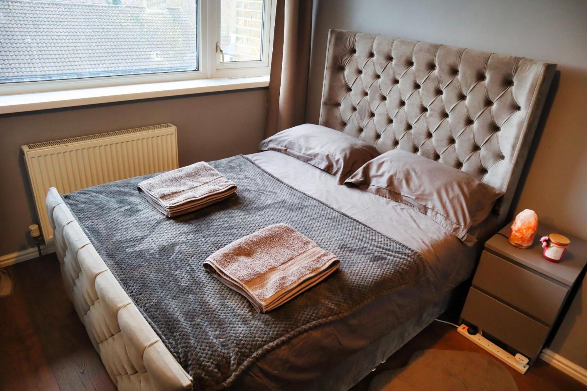 Beautiful 3-Bed Apartment At Swiss Cottage London Bagian luar foto